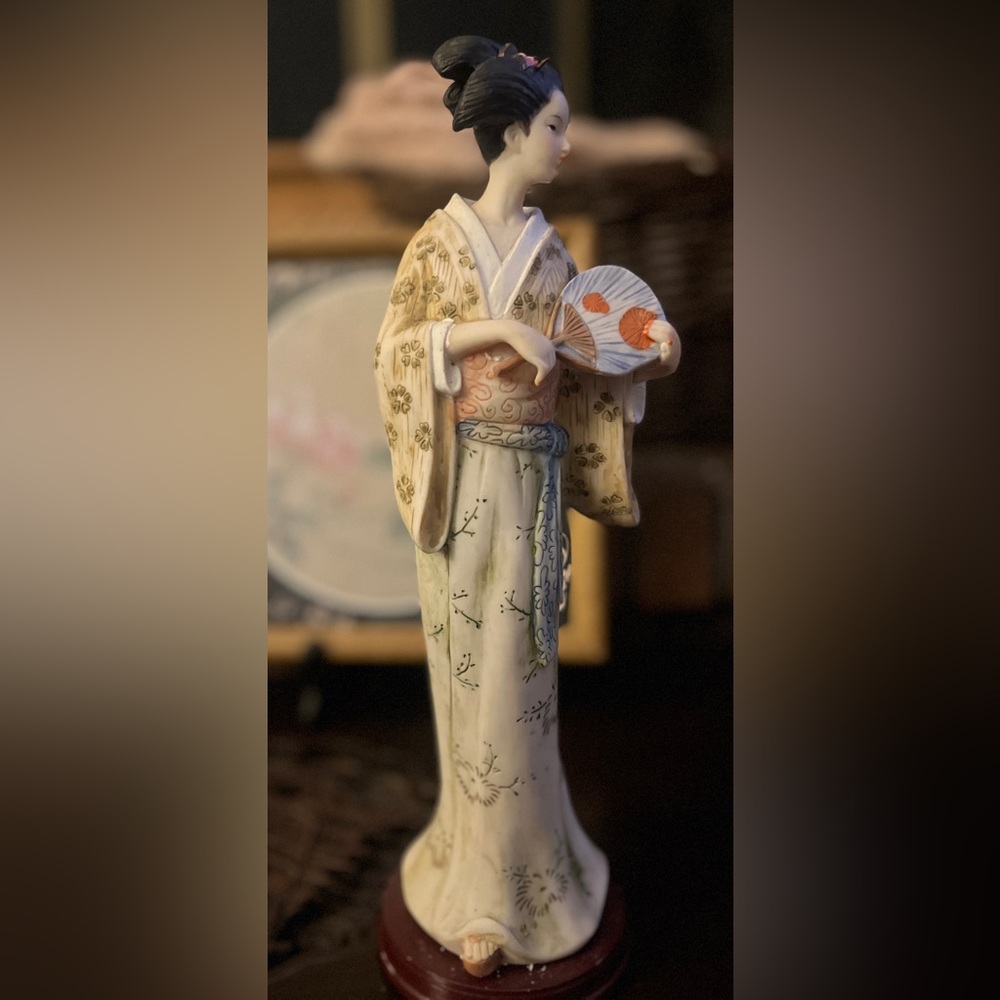 Nao by Lladro Porcelain Geisha Figurine